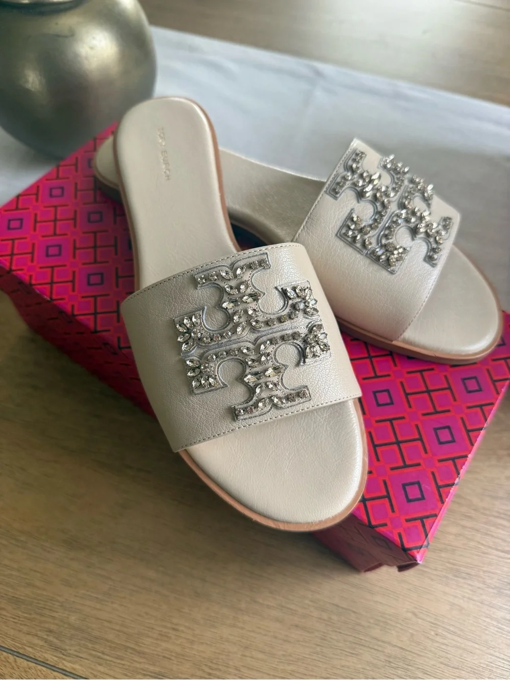 New tory burch EVERLY EMBELLISHED SLIDE FELLINI DOMESTIC in Dulce leche